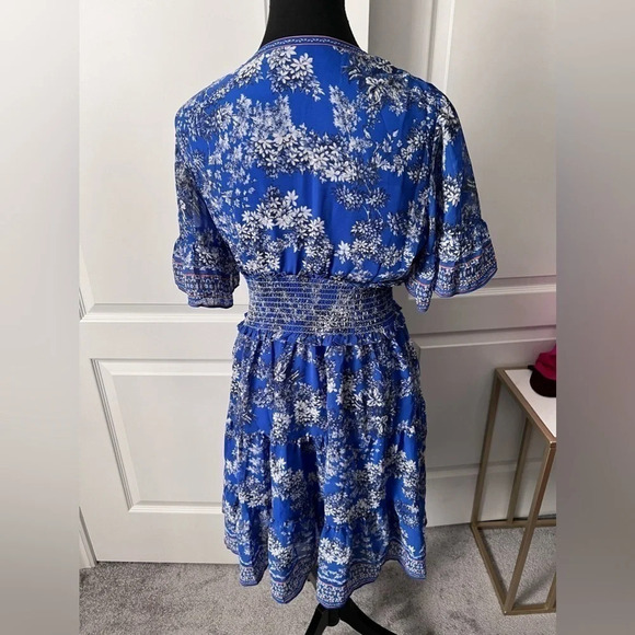 Max Studio | Short Sleeve Tiered Blue/White Floral Dress  | Size S [54] - Picture 5 of 8